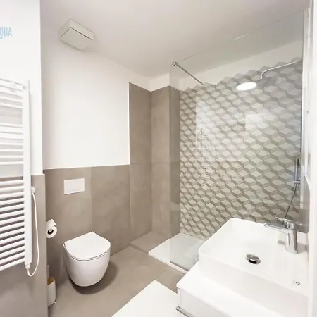 Blue Life 3b Tirabora Short Rent, Con Parcheggio Privato * 的里雅斯特