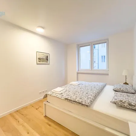 Blue Life 3b Tirabora Short Rent ترييستي